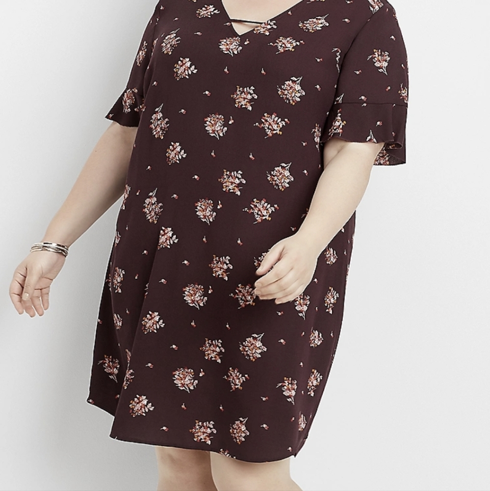 Plus size floral bar back shift dress
